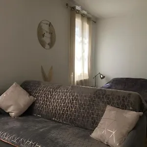 Top First Av Ternes Appartement Paris